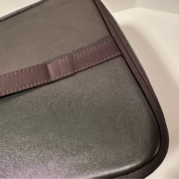 Lancôme Two Tier Zipper Makeup Case with Handle - Picture 10 of 16